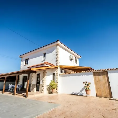Reel Paradise Villa, Cyprus וילה לרנקה