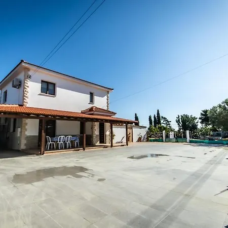 Reel Paradise Villa, Cyprus לרנקה