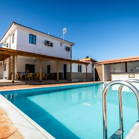 Reel Paradise Villa, Cyprus לרנקה