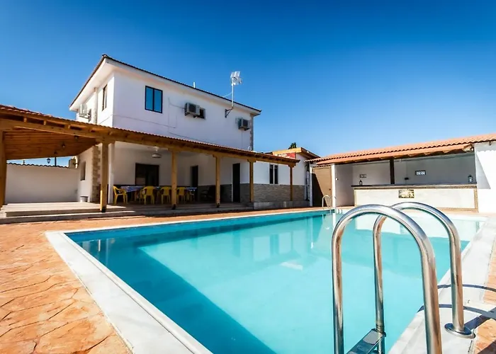 Reel Paradise Villa, Cyprus ラルナカ